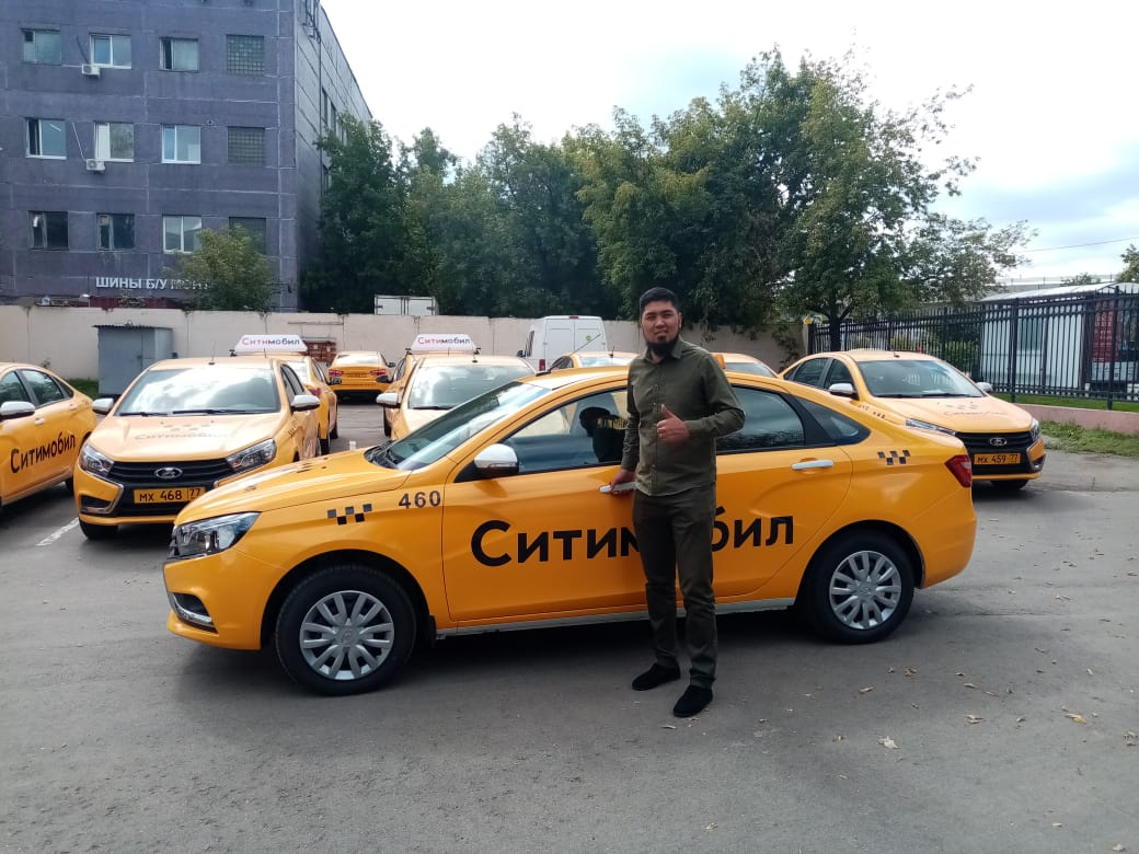 Таксопарк москва работа. Киргиз такси. Таксопарк. Кыргыз таксист. Табойпорог.